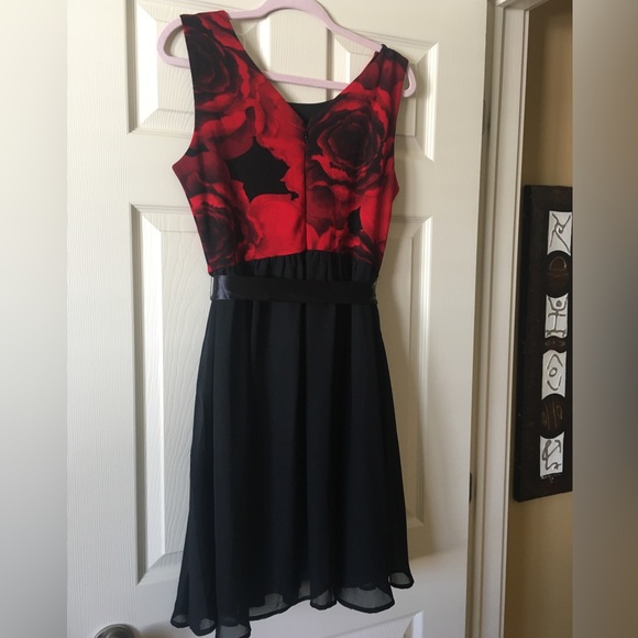 Rose dress - Picture 2 of 3